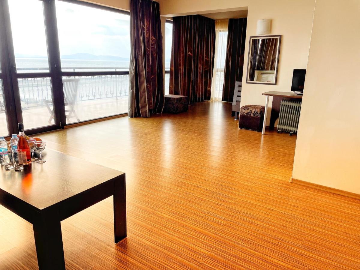 At The American'S Hotel Pomorie Exteriör bild