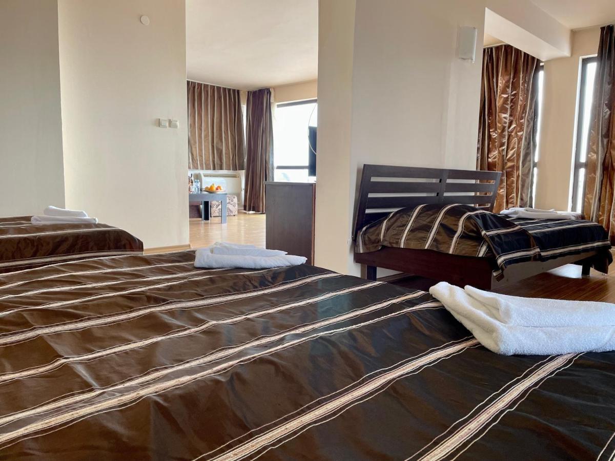 At The American'S Hotel Pomorie Exteriör bild
