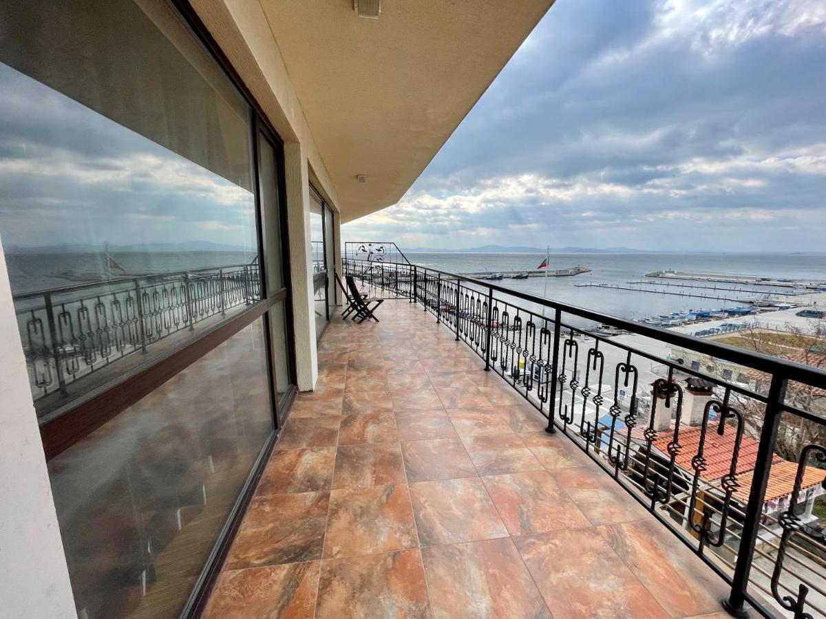 At The American'S Hotel Pomorie Exteriör bild