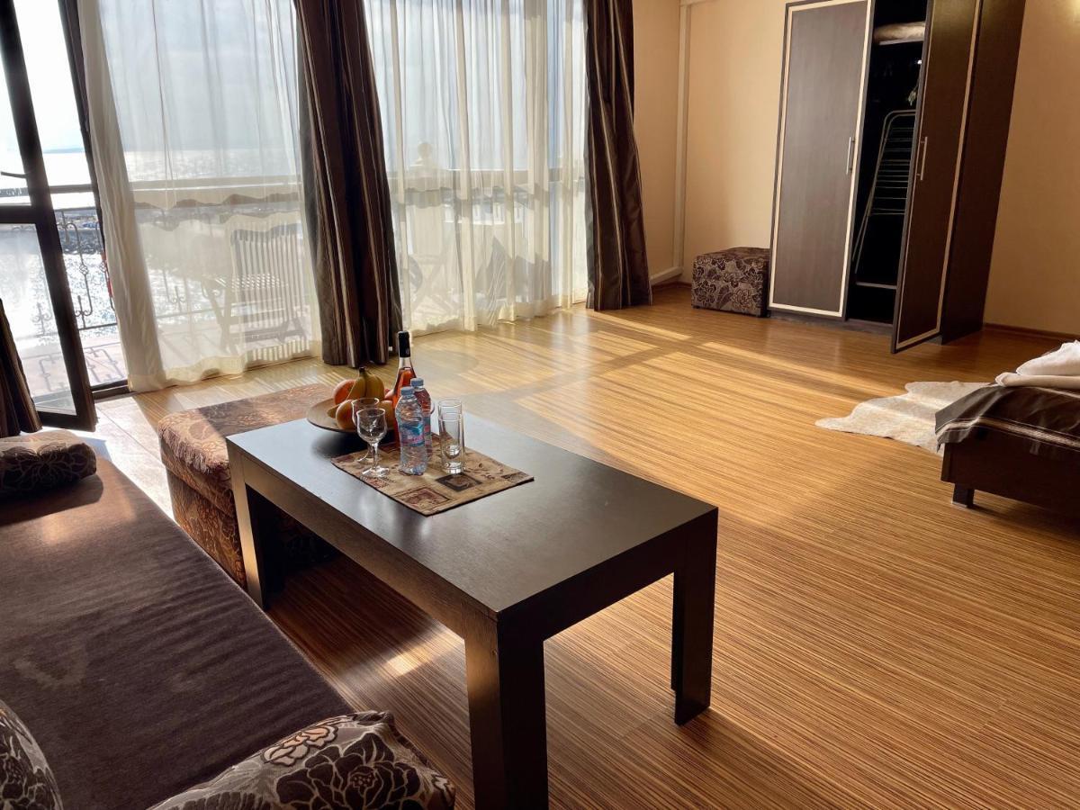 At The American'S Hotel Pomorie Exteriör bild