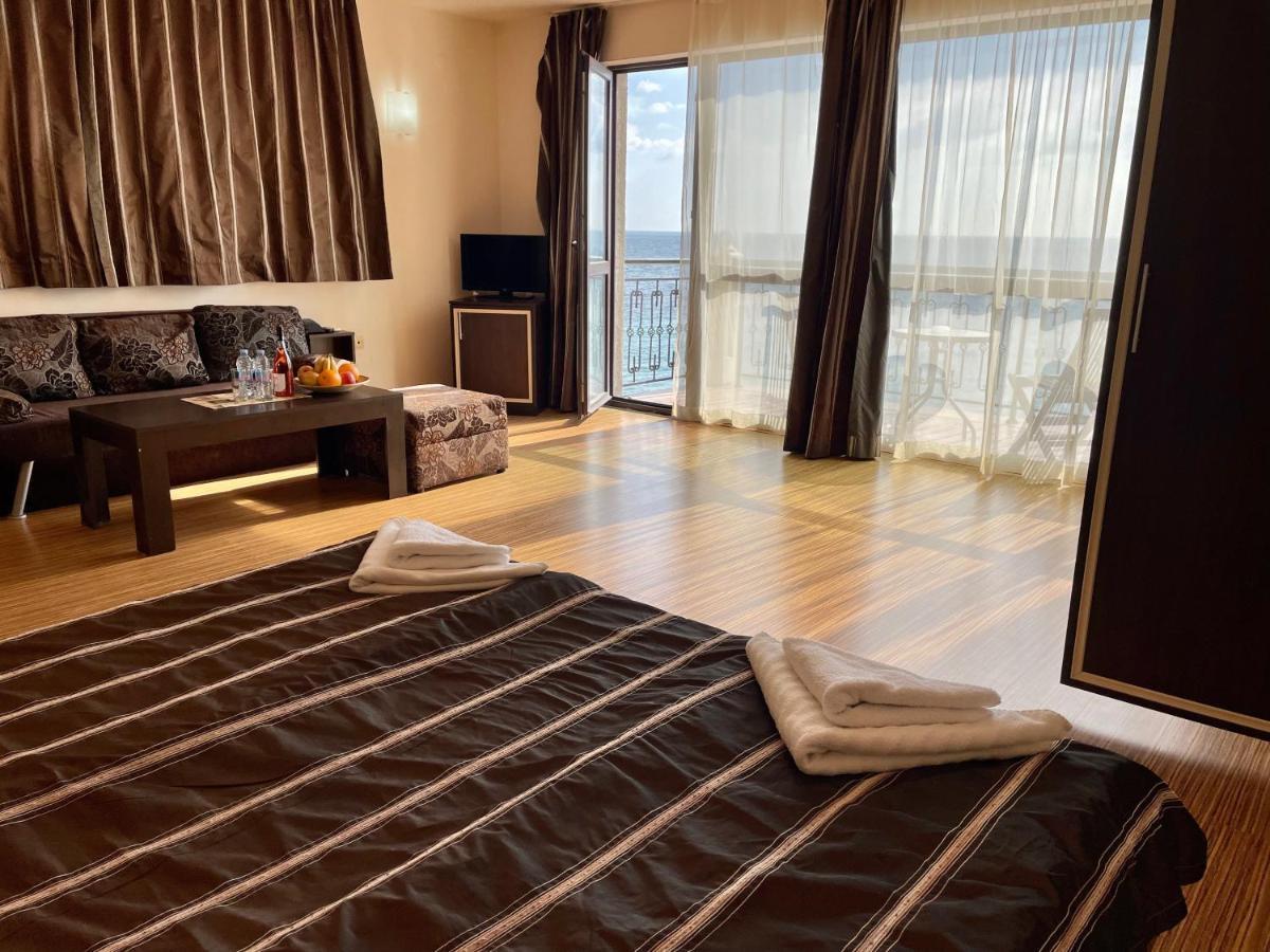At The American'S Hotel Pomorie Exteriör bild