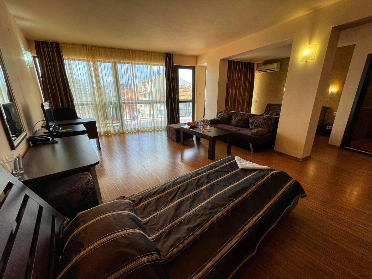 At The American'S Hotel Pomorie Exteriör bild