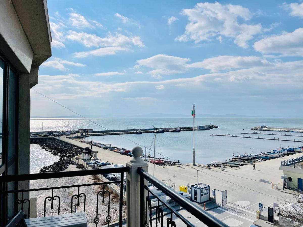 At The American'S Hotel Pomorie Exteriör bild