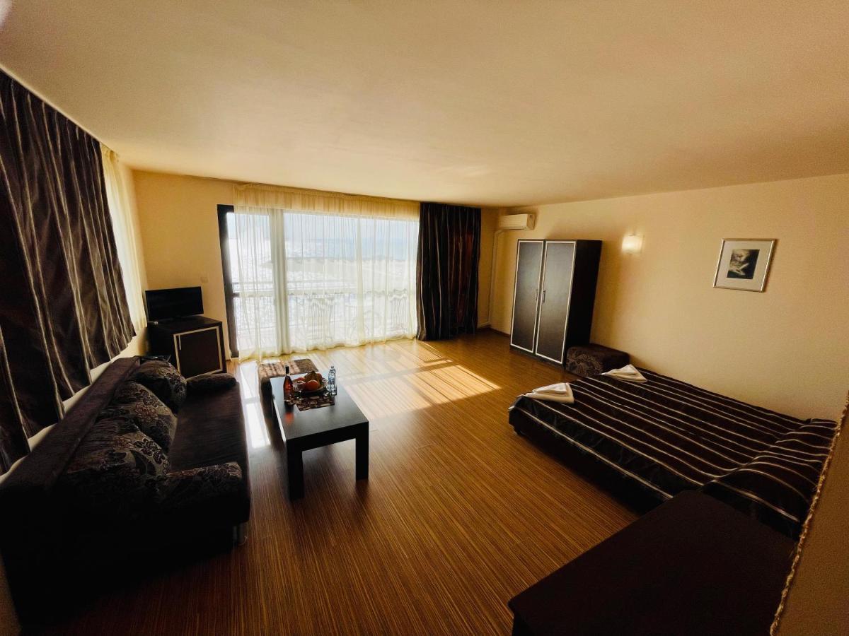 At The American'S Hotel Pomorie Exteriör bild