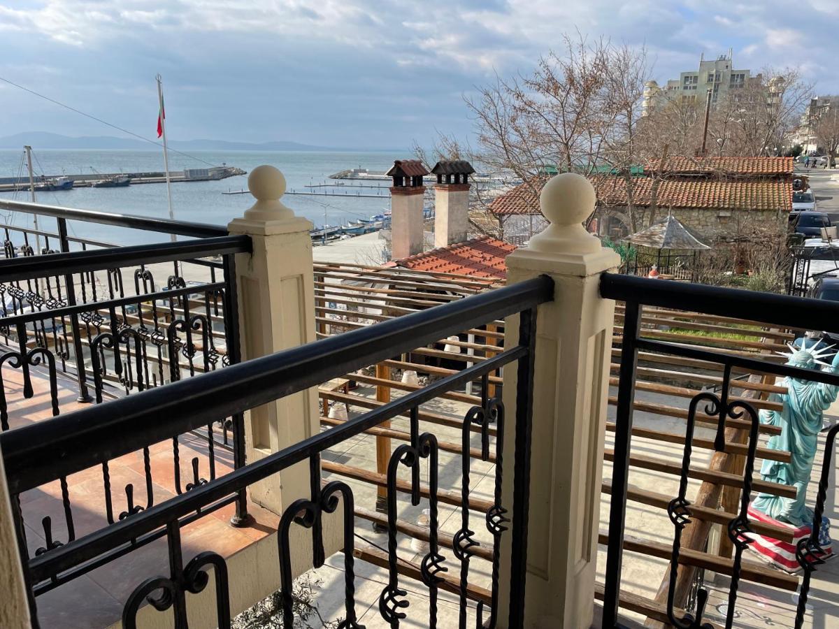At The American'S Hotel Pomorie Exteriör bild