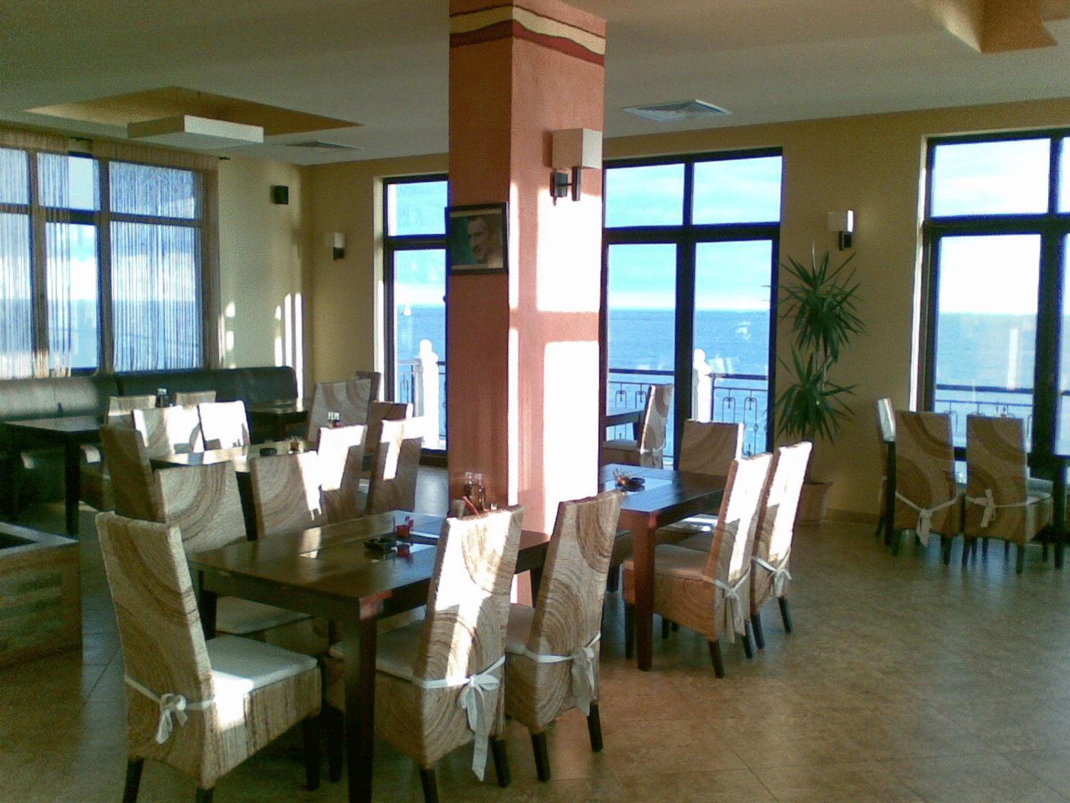 At The American'S Hotel Pomorie Exteriör bild