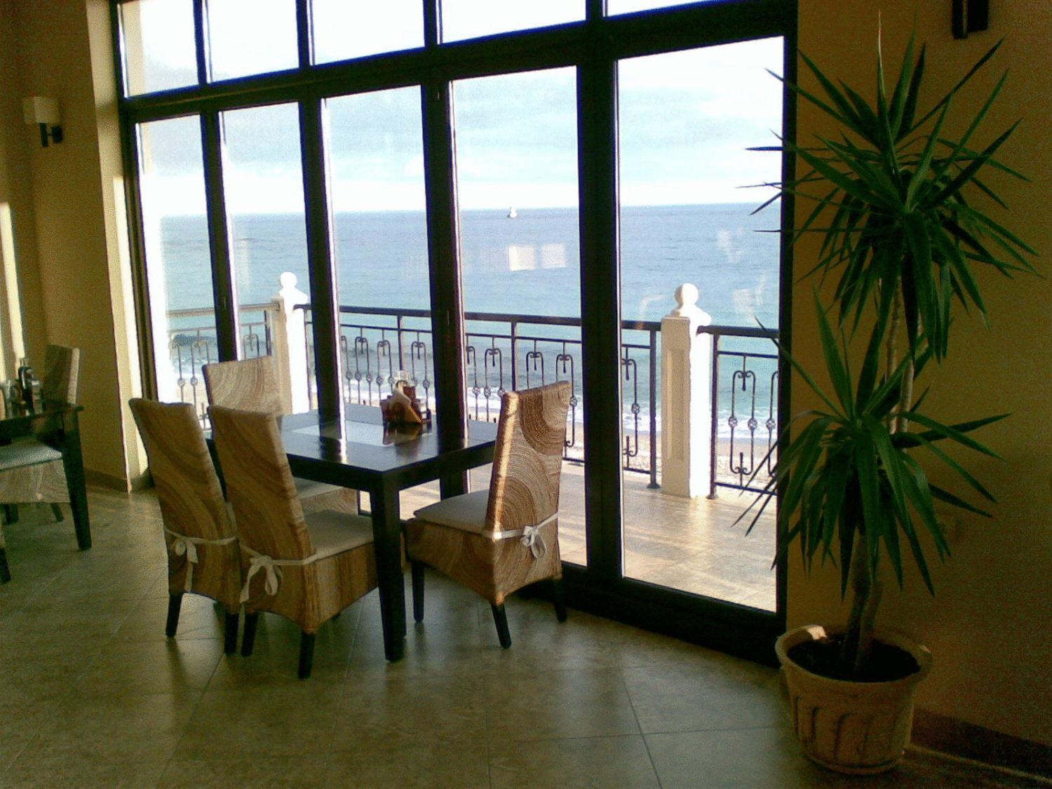 At The American'S Hotel Pomorie Exteriör bild